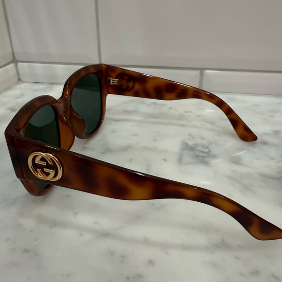 Gucci Sunglasses. Tortoise. Authentic. EC. Case included. 54mm frame. - Picture 5 of 15
